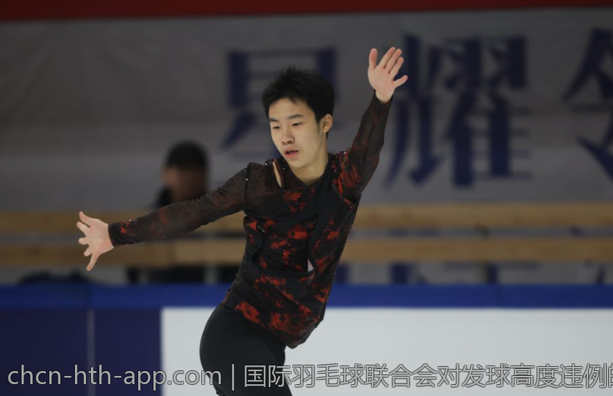 国际羽毛球联合会对发球高度违例的最新规定与执行情况