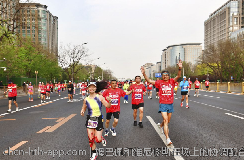 姆巴佩和维尼修斯在场上的协调配合彰显默契无间